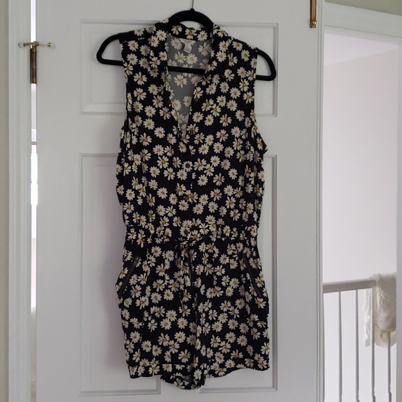 Daisy doll woven romper from forever21 - Picture 2 of 7